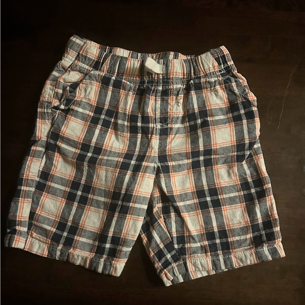 Boys size 6 plaid shorts.